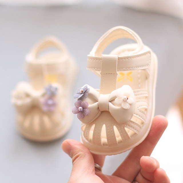 Sandale ivoire pentru fetite, cu fundita 3D si floricele aplicate